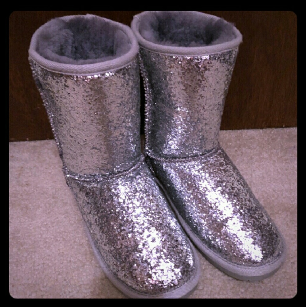 Bearpaw Silver Glitter sheepskin fur boots OMG ♡ 8